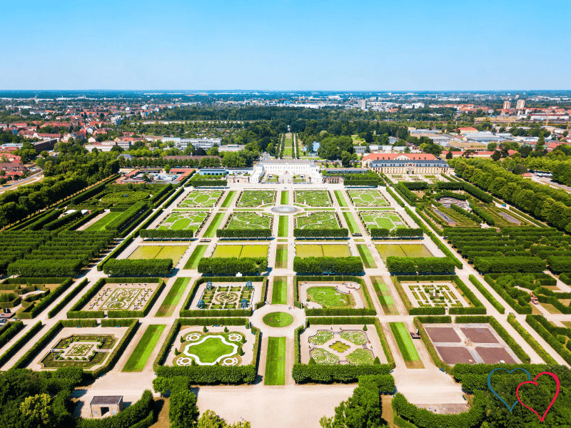 Barockgarten in Niedersachsen mit weitläufiger Parkanlage und Schlosskulisse – romantische Atmosphäre für echte Sexdates in Niedersachsen.