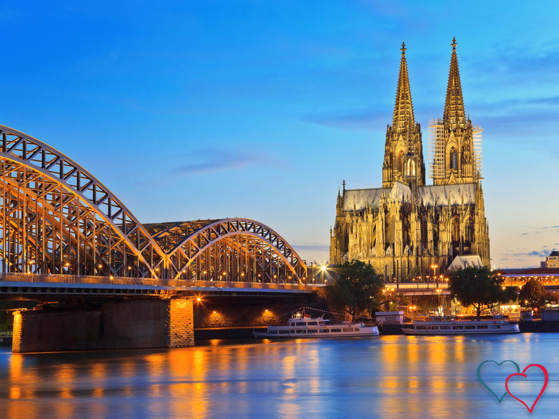 Kölner Dom und Hohenzollernbrücke in Nordrhein-Westfalen bei Abendstimmung – perfekte Kulisse für echte Sexdates und neue Begegnungen.