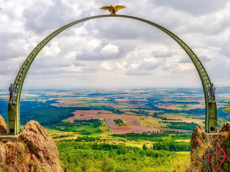 Landschaftspanorama in Rheinland-Pfalz mit Aussichtspunkt und weitem Blick über die Natur – romantische Kulisse für echte Sexdates.