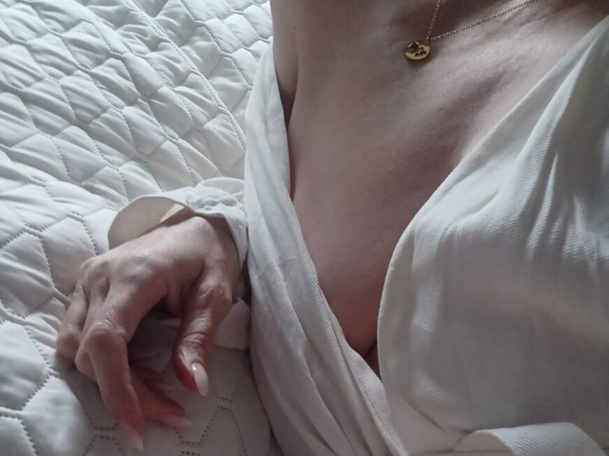 Leila aus Mainz mit natürlicher Ausstrahlung