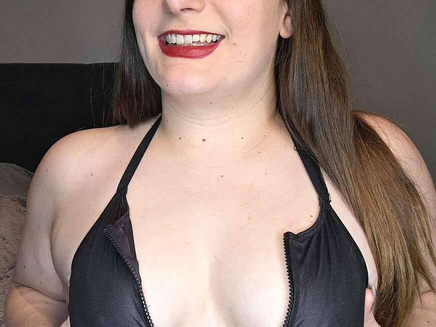 Valerie aus Krefeld mit natürlicher Ausstrahlung