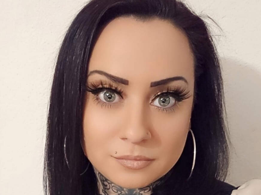 Ivy aus Köln mit natürlicher Ausstrahlung