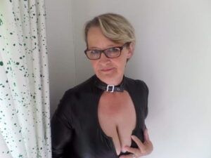 Bea aus Lübeck mit blondem Haar und blauen Augen