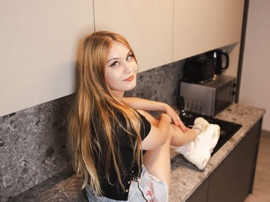 Rieke aus Heidelberg mit blond Haar und grün Blick