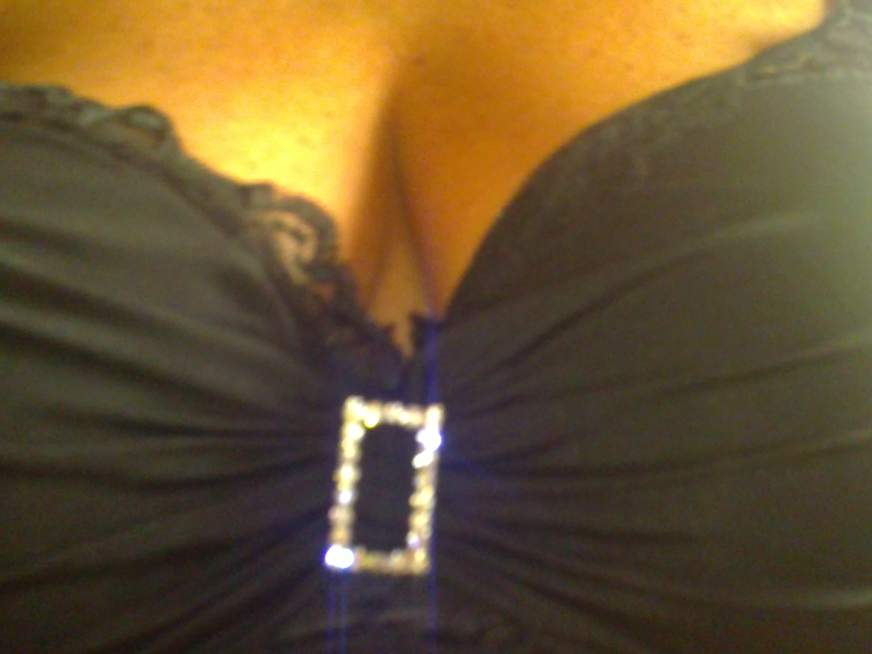 Porträt von Nadine aus Mainz mit brünett Haaren und blau Augen