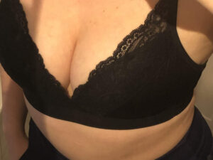 Porträt von Nina aus Düsseldorf mit rot Haaren und braun Augen