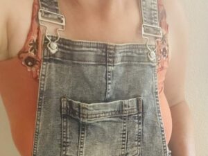 Porträt von Lisa aus Karlsruhe mit gepflegten Haaren und ausdrucksstarken Augen