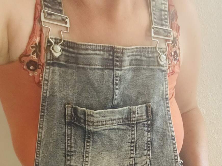 Porträt von Lisa aus Karlsruhe mit gepflegten Haaren und ausdrucksstarken Augen