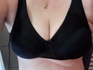 Porträt von Lena aus Dortmund mit brünett Haaren und braun Augen